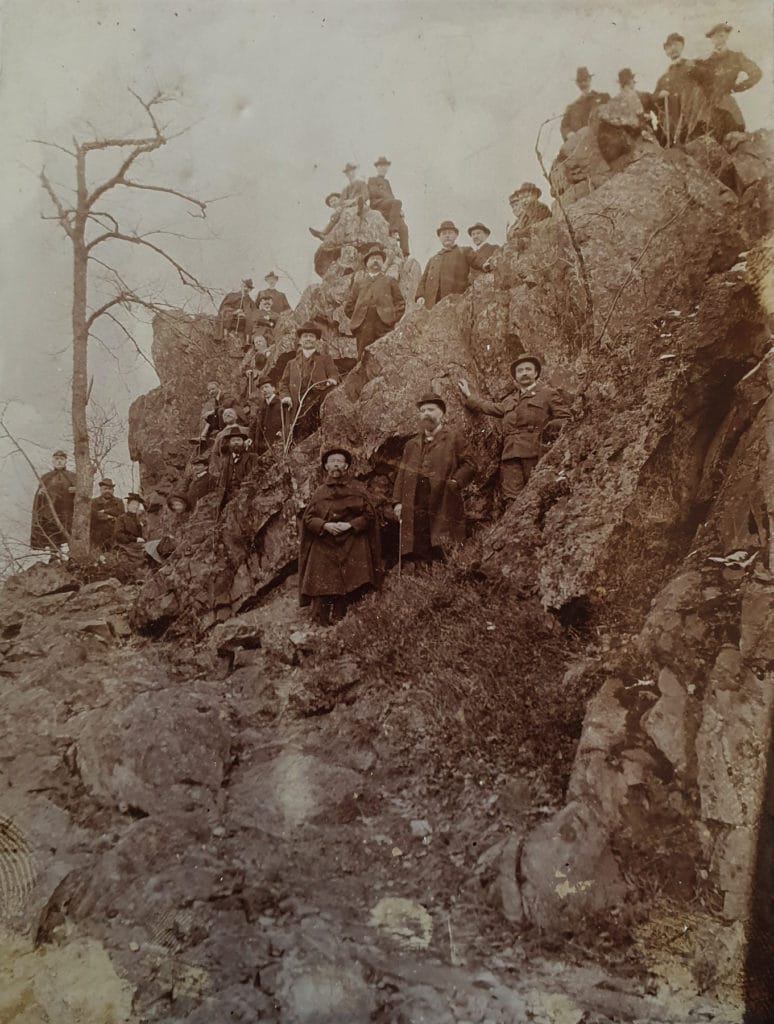 Besuch bei den Wichteln: Gruppenbild aus dem Jahr 1908